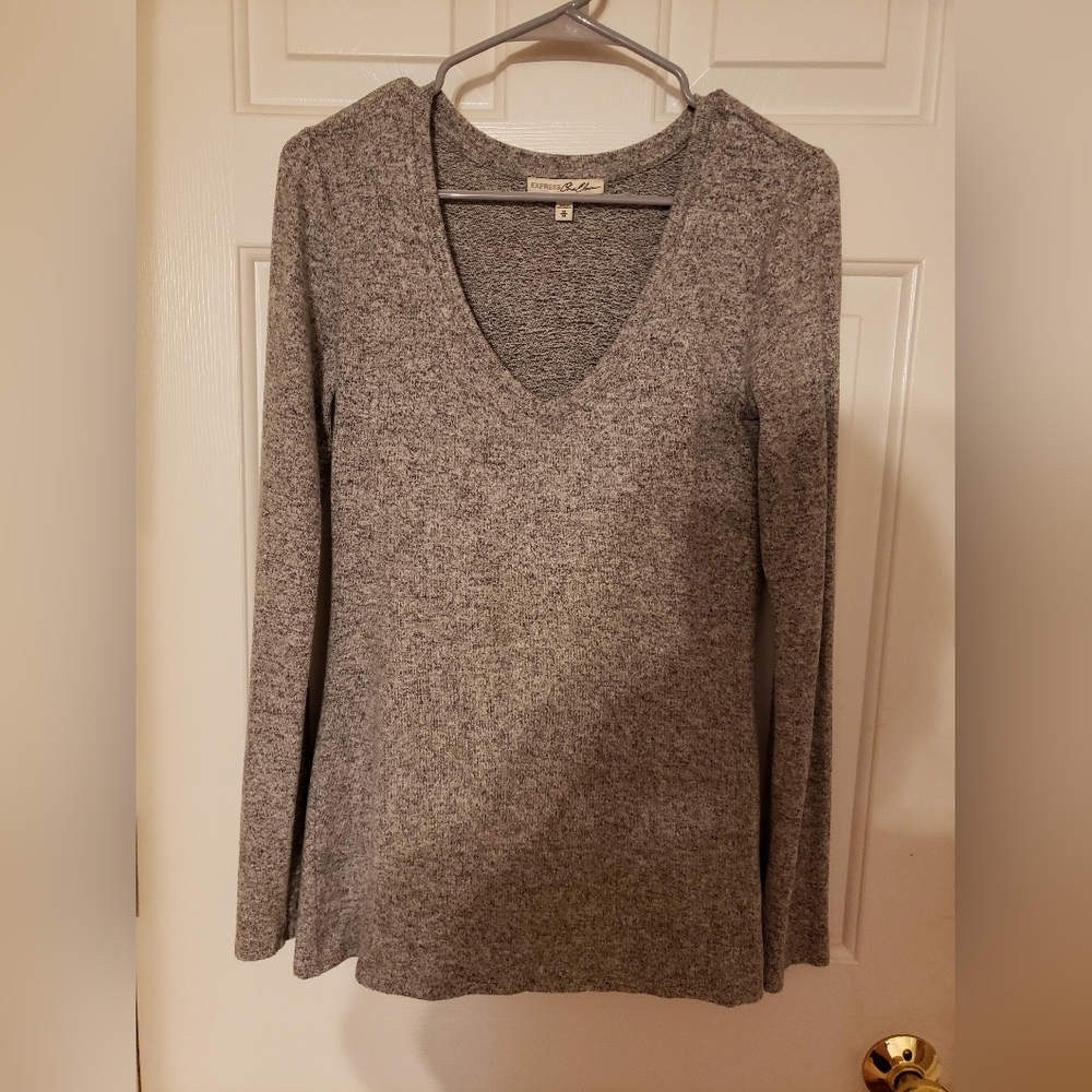 Express. Long Sleeve. Medium.